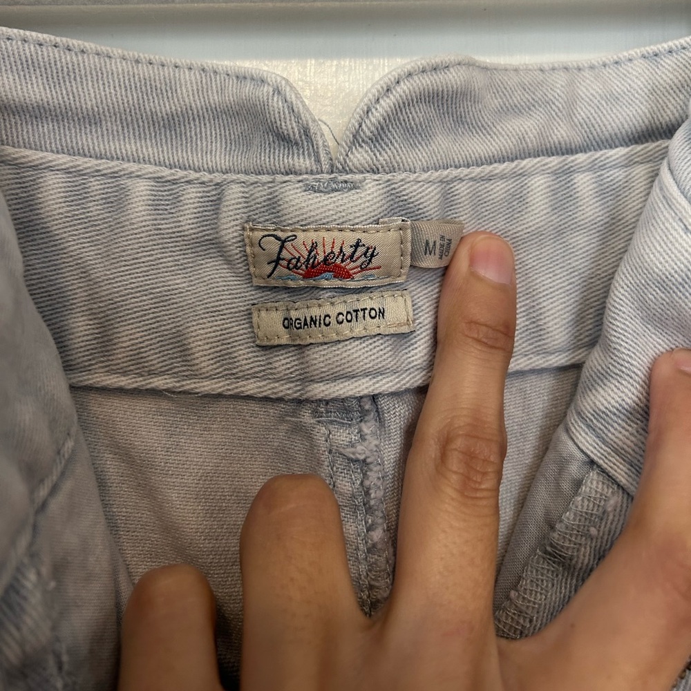 Faherty Women’s High-Rise Denim Pleated Shorts in Light Blue - Picture 6 of 9